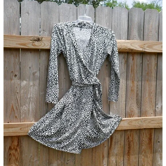 fitted lace wedding dress Black and White Wave Print Long Sleeve Wrap Midi Dress – AX Paris
